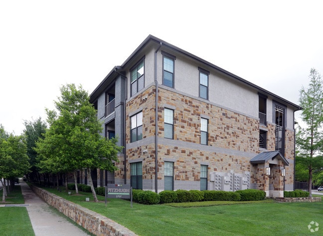 Building Photo - Fitzhugh Urban Flats