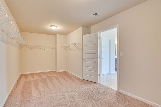 Building Photo - 5014 Vine Ln