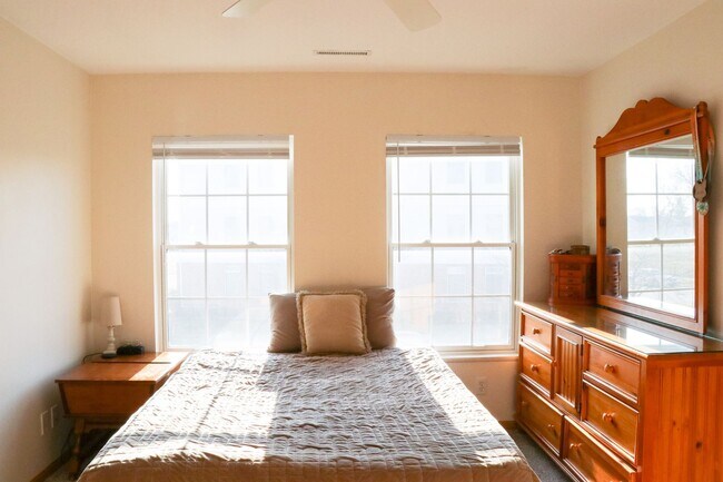 Building Photo - 2519 Bristol Dr