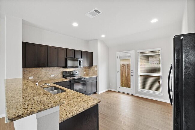 Building Photo - 13024 Tinker St