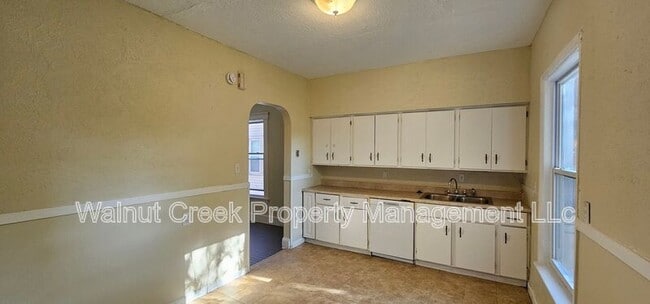 Building Photo - 1280-1280 Marlowe Ave