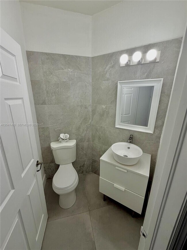 Building Photo - 14051 SW 49th Ct