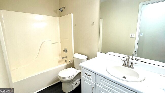 Building Photo - 2336 Pettit Dr