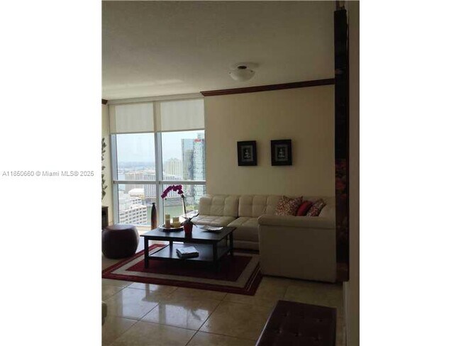 Building Photo - 1060 Brickell Ave