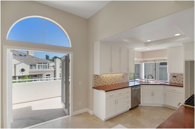 Building Photo - 2 Bedroom Plus Loft - Laguna Niguel Condo!