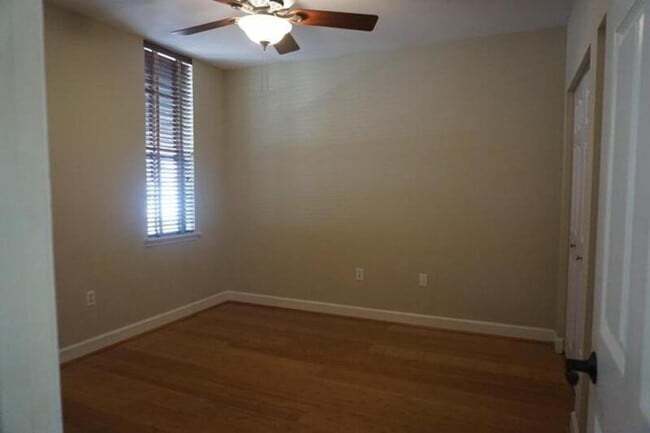 Building Photo - 612 Fern St