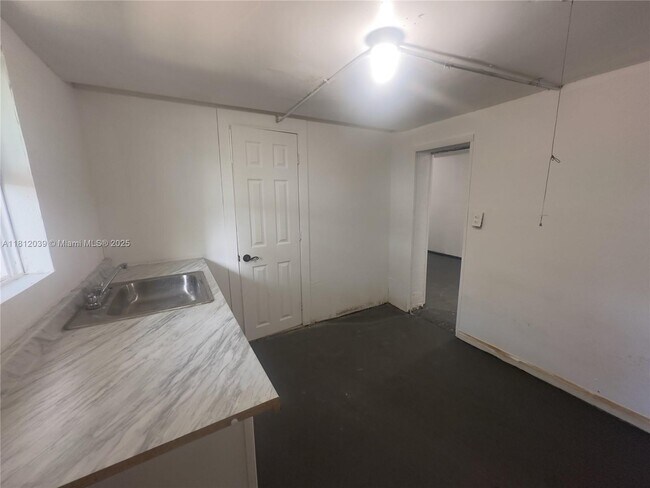 Building Photo - 225 NE 56th St