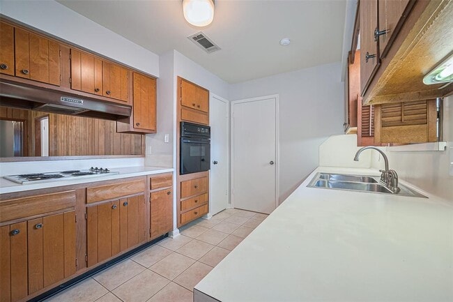 Building Photo - 2530 Bandelier Dr