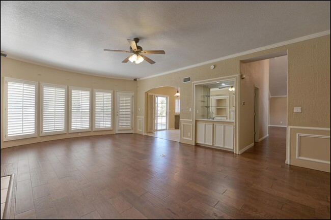 Building Photo - 6511 Wind Ridge Dr