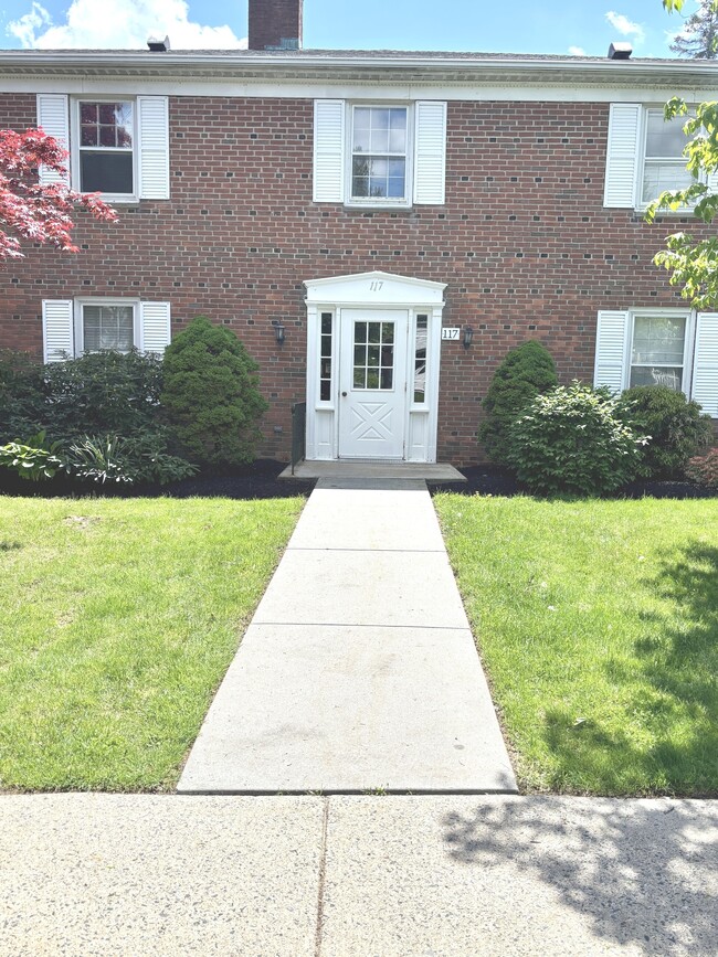 Building Photo - 117 Shadow Ln