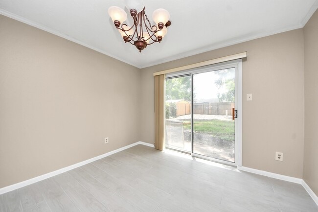 Building Photo - 1307 Glen Echo Dr