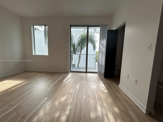 Building Photo - 2142 Van Buren St