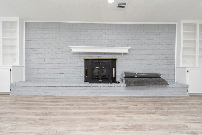 Building Photo - 15814 Winding Moss Dr