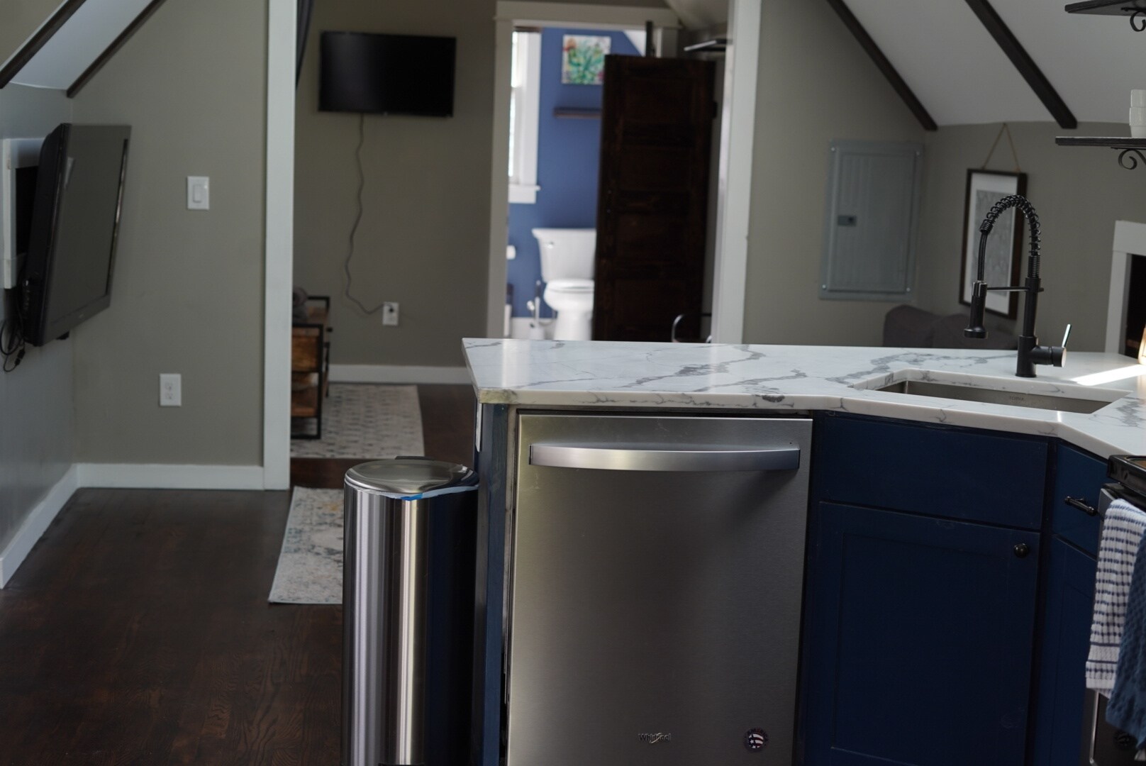 Building Photo - 7144 N Delaware Ave