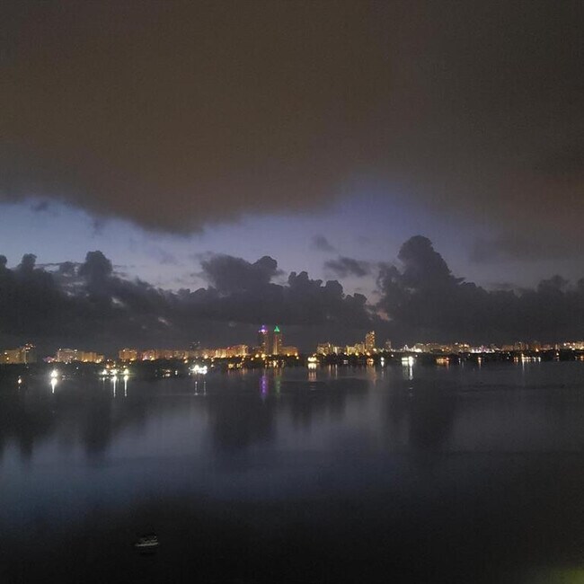 Building Photo - 7601 E Treasure Dr