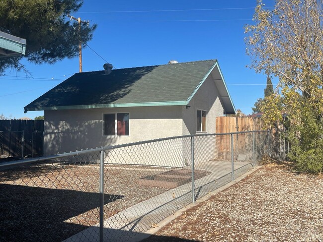 Building Photo - Apple Valley- 3 Bedrooms, 2 Bathrooms, Sol...