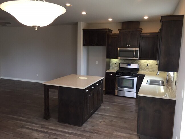Building Photo - 3035 SW Black Butte Ln