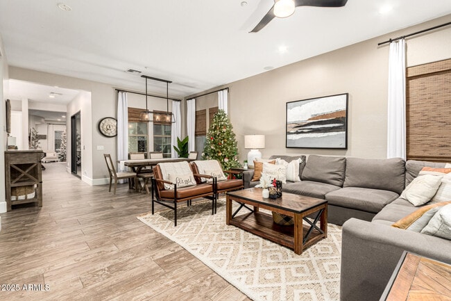 Building Photo - 9250 E Via De Vaquero Dr