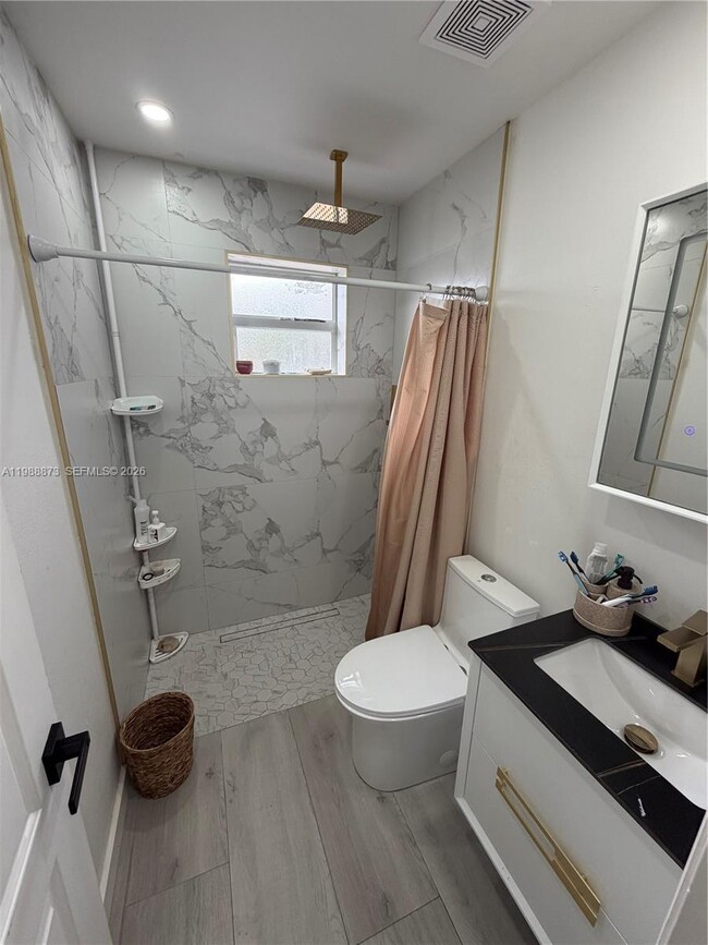 Building Photo - 660 SW 30th Terrace