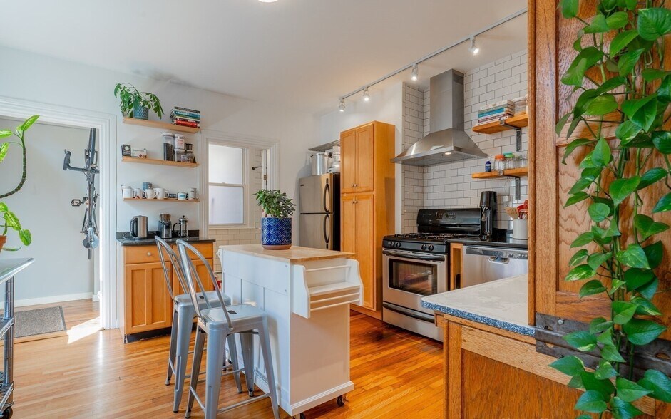 Primary Photo - 77 Columbus Ave