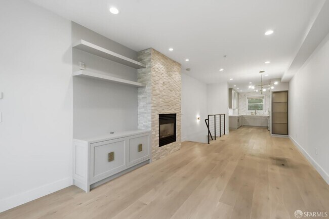 Building Photo - 425 14th St