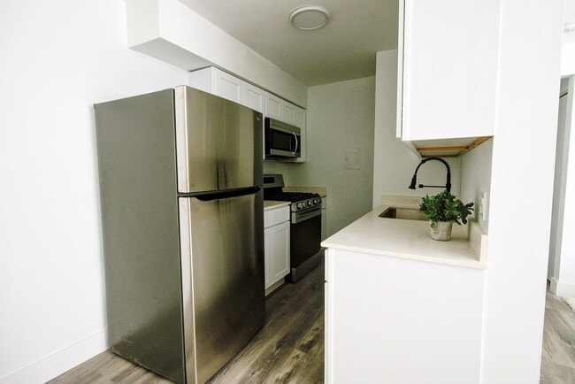 Building Photo - 5314 N Damen Ave