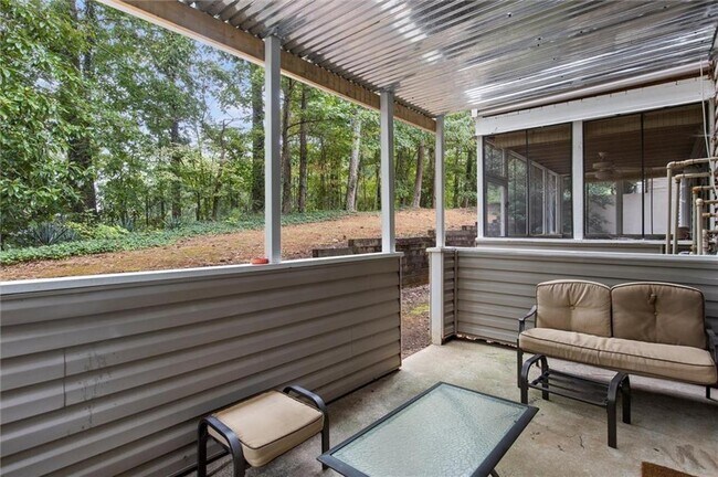 Building Photo - 401 Wynnes Ridge Cir SE