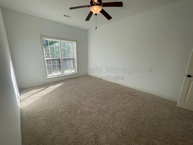 Building Photo - 880 Willow Lake