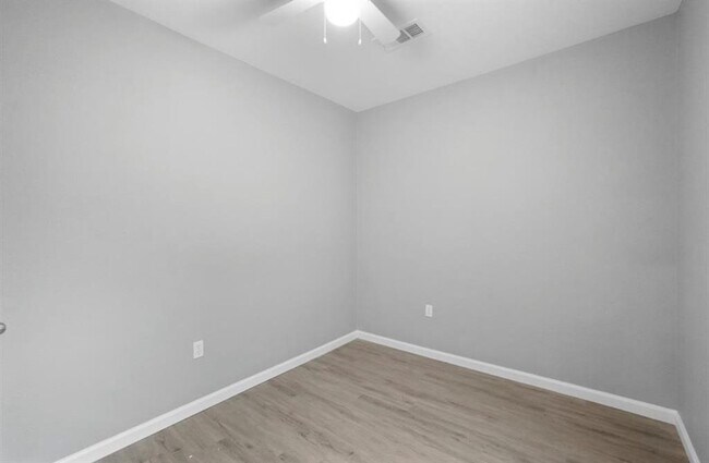 Building Photo - 1301 Roosevelt St