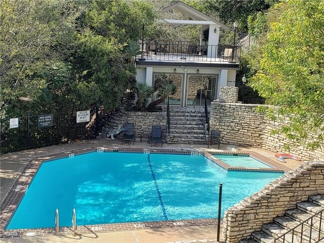 Building Photo - 6910 Hart Ln