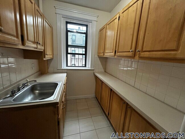 Primary Photo - 1152 Commonwealth Ave