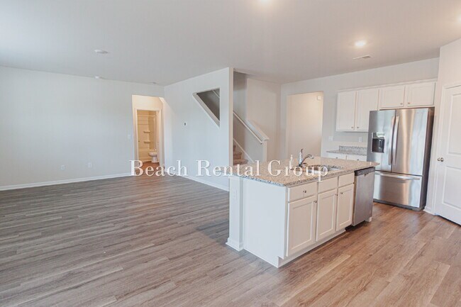 Building Photo - 5 Bedroom Home in Myrtle Beach