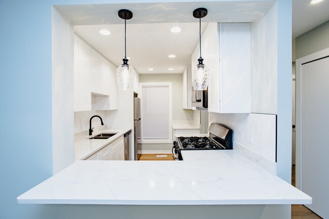 Building Photo - 1845 Bristol Walk