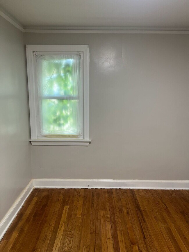 Building Photo - 3-Bedroom Gem on Indiana St with Spacious ...
