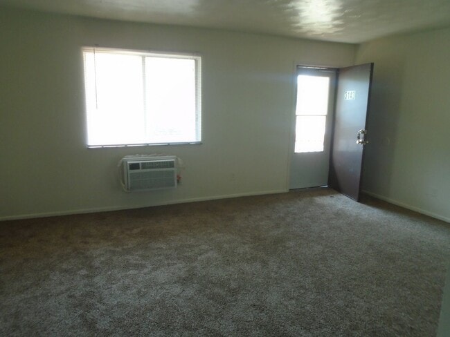 Building Photo - 2 BR Apt near Purdue University
