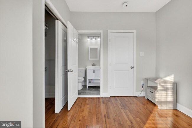 Building Photo - 2543 Nicholas St