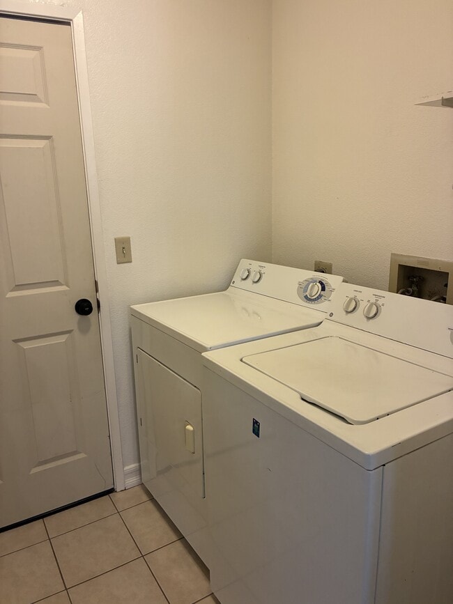 Building Photo - 706 Ridgeview Terrace