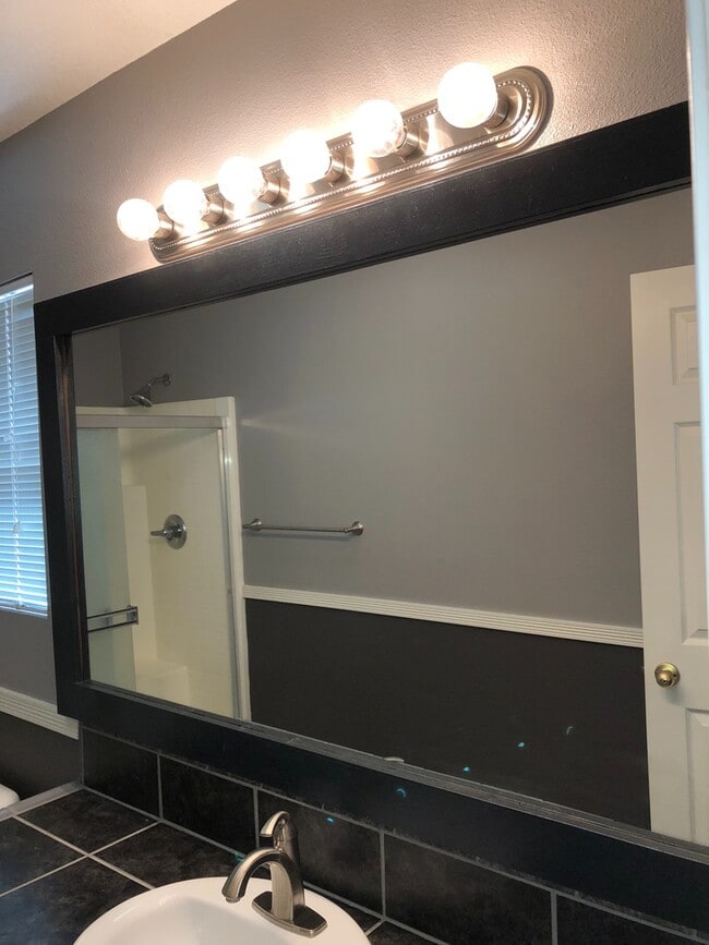 Building Photo - Immaculate 3 Bedroom, 2 Bath Home on Corner Lot