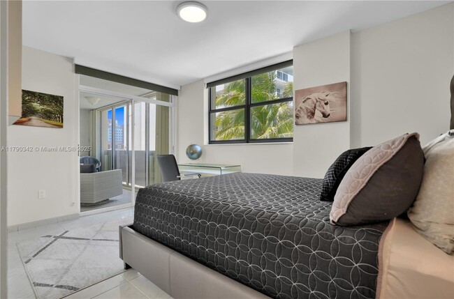 Building Photo - 1623 Collins Ave