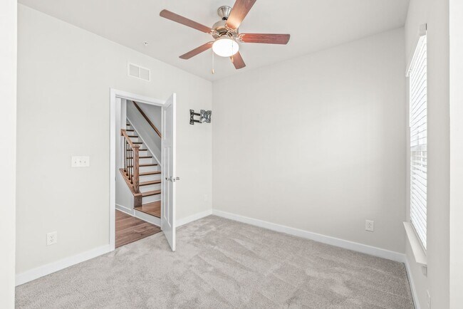 Building Photo - (Coming Soon) 3 Bedroom Townhome minutes from South End!