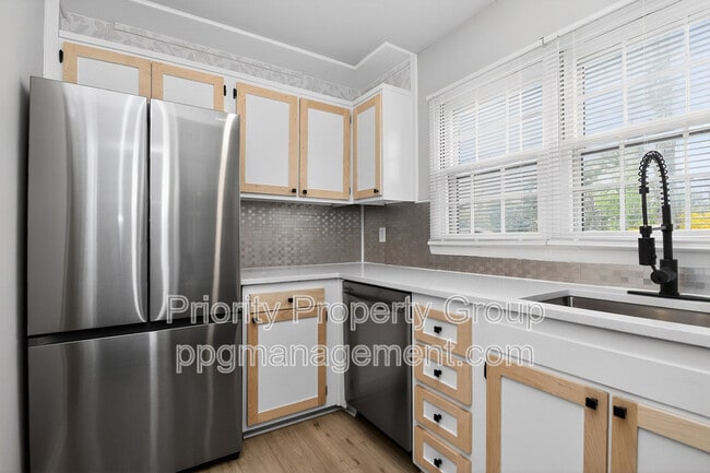 Building Photo - 4601 Coronado Dr