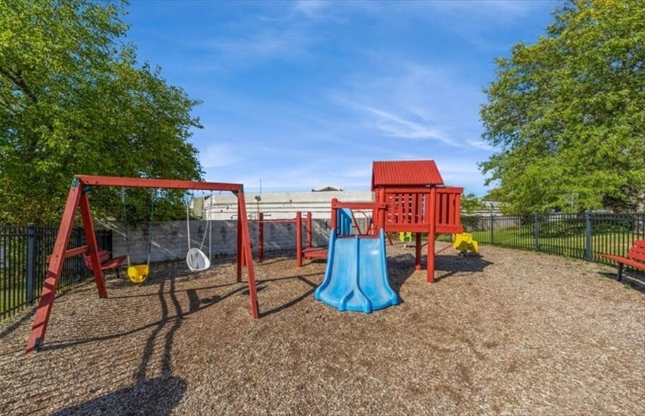Building Photo - 2024 N Rand Rd