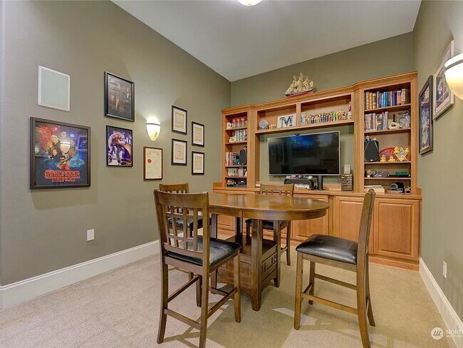 Building Photo - "Spacious 2-Bed, 3-Bath Sanctuary in Tacoma's Heart – 3,243 Sq Ft of Luxury Living!"