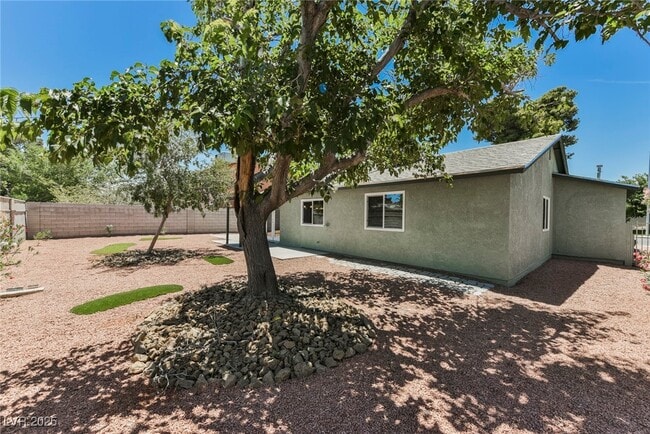 Building Photo - 3542 Bronco Rd