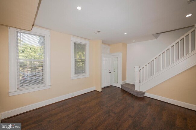 Building Photo - 3317 W Garrison Ave