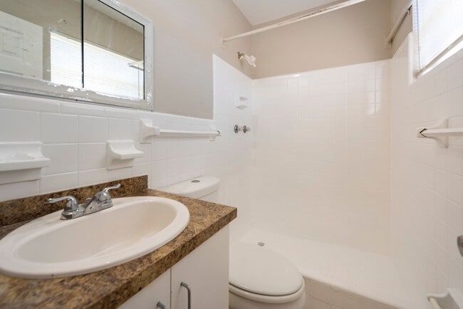 Building Photo - 1108 NW 5th Ave