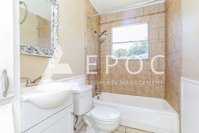 Building Photo - 904 Florence Rd