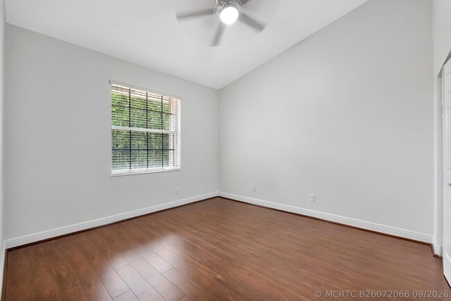 Building Photo - 3505 Lakeside Dr