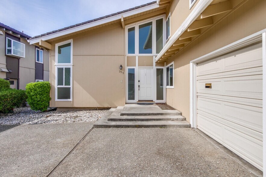 Building Photo - 255 Shearwater Is