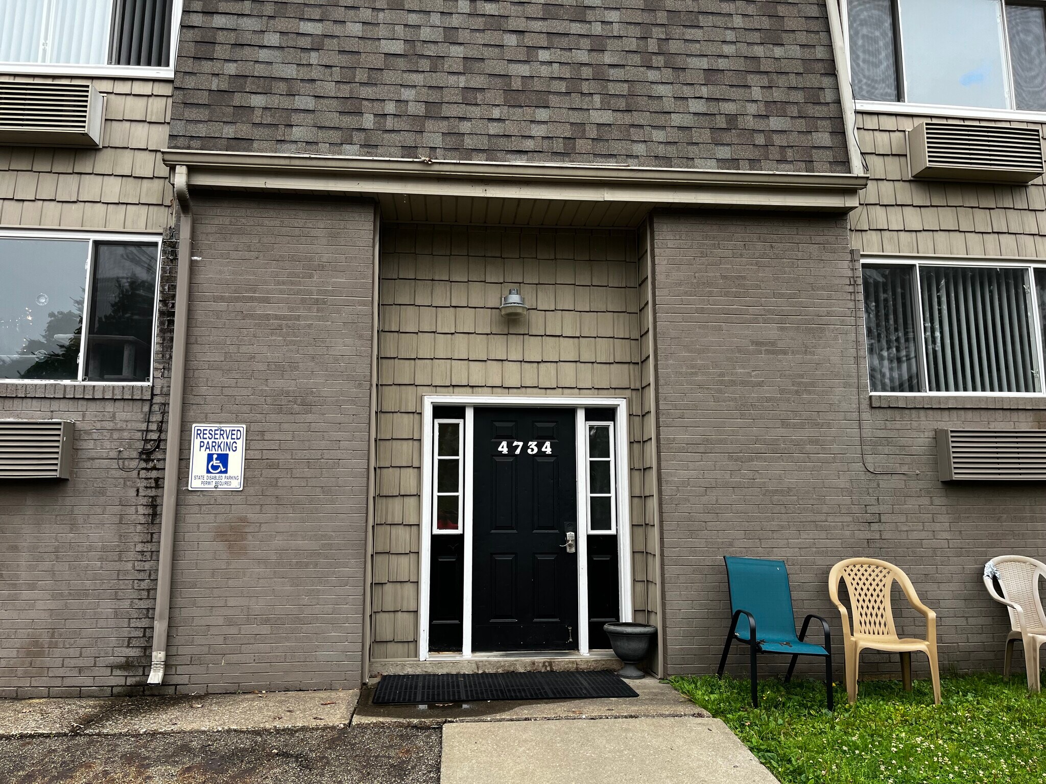 Building Photo - 4734 Castlebar St NW